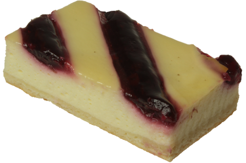 Stück Quarkkuchen mit Kirschfüllung-Streifen